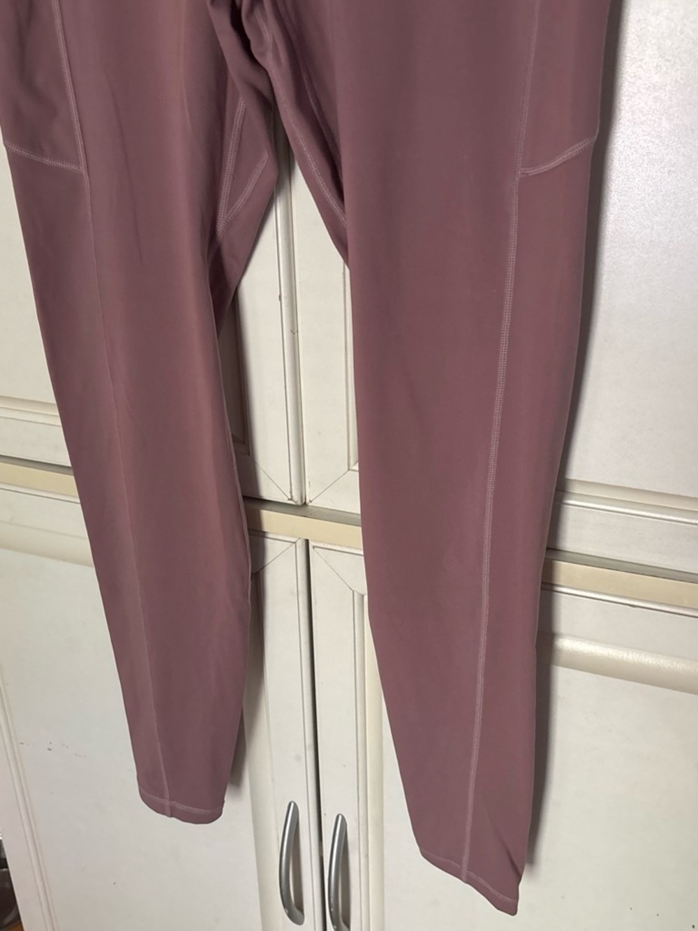 High-Rise Mauve Leggings with Side Pockets - Picture 3 of 8